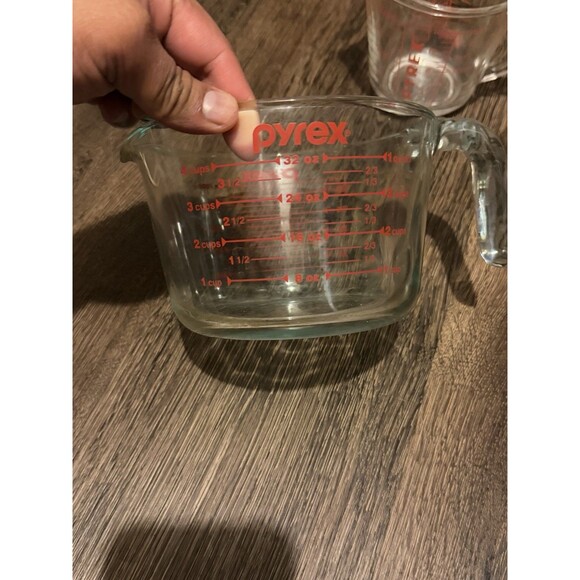 Set of 4 Pyrex Glass Measuring Cups w/Spouts Red Letters Clear  1,1,2,&4 Cups - Picture 2 of 10